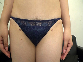 素人娘の全裸図鑑17　今時の女の子12名が恥らいながら脱衣していく様子をじっくり撮影した、変態紳士のためのヘアヌードコレクション　サンプル画像08